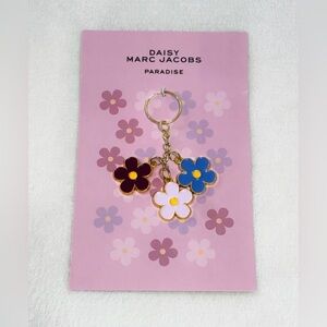 MARC JACOBS DAISY KEYCHAIN